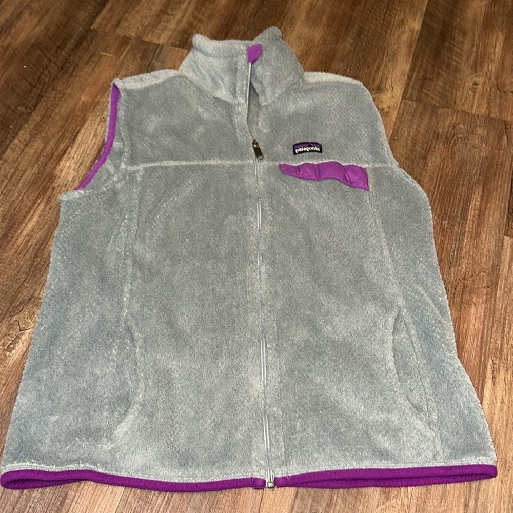 Patagonia Women’s Fleece Vest Gray and Purple size‎ L